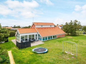 Swanky Holiday Home in Glesborg with Swimming Pool, Bønnerup Strand